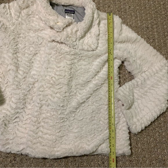 Patagonia Women's Plush Teddy Jacket in White - Picture 11 of 12